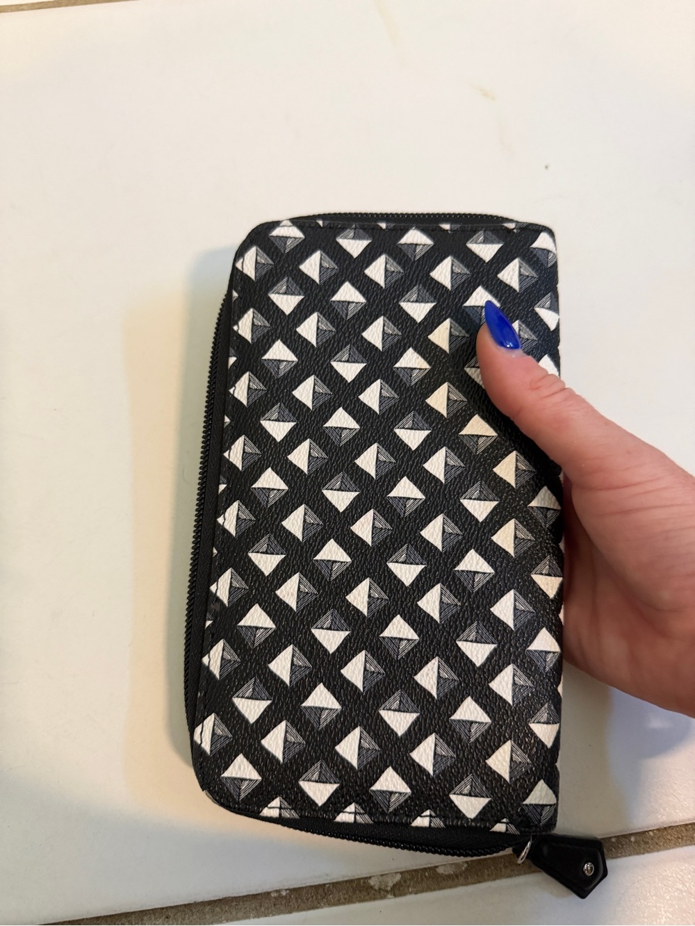 Vera Bradley Black and White Geometric Zip Wallet - Picture 4 of 4